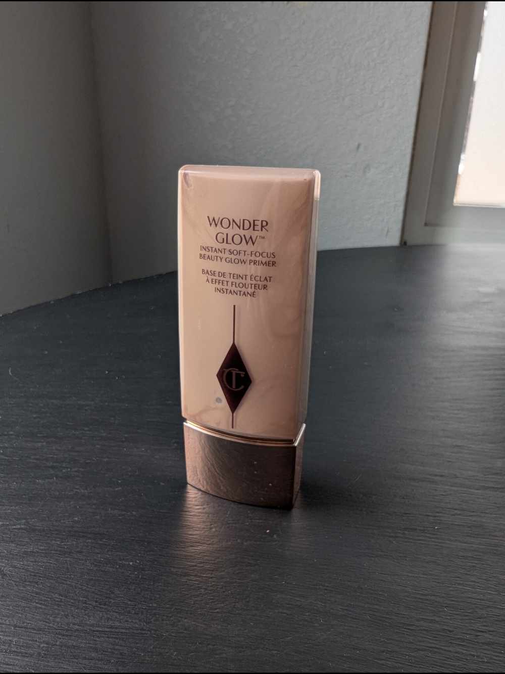 Charlotte Tilbury Wonder Glow Primer - Nude Peach